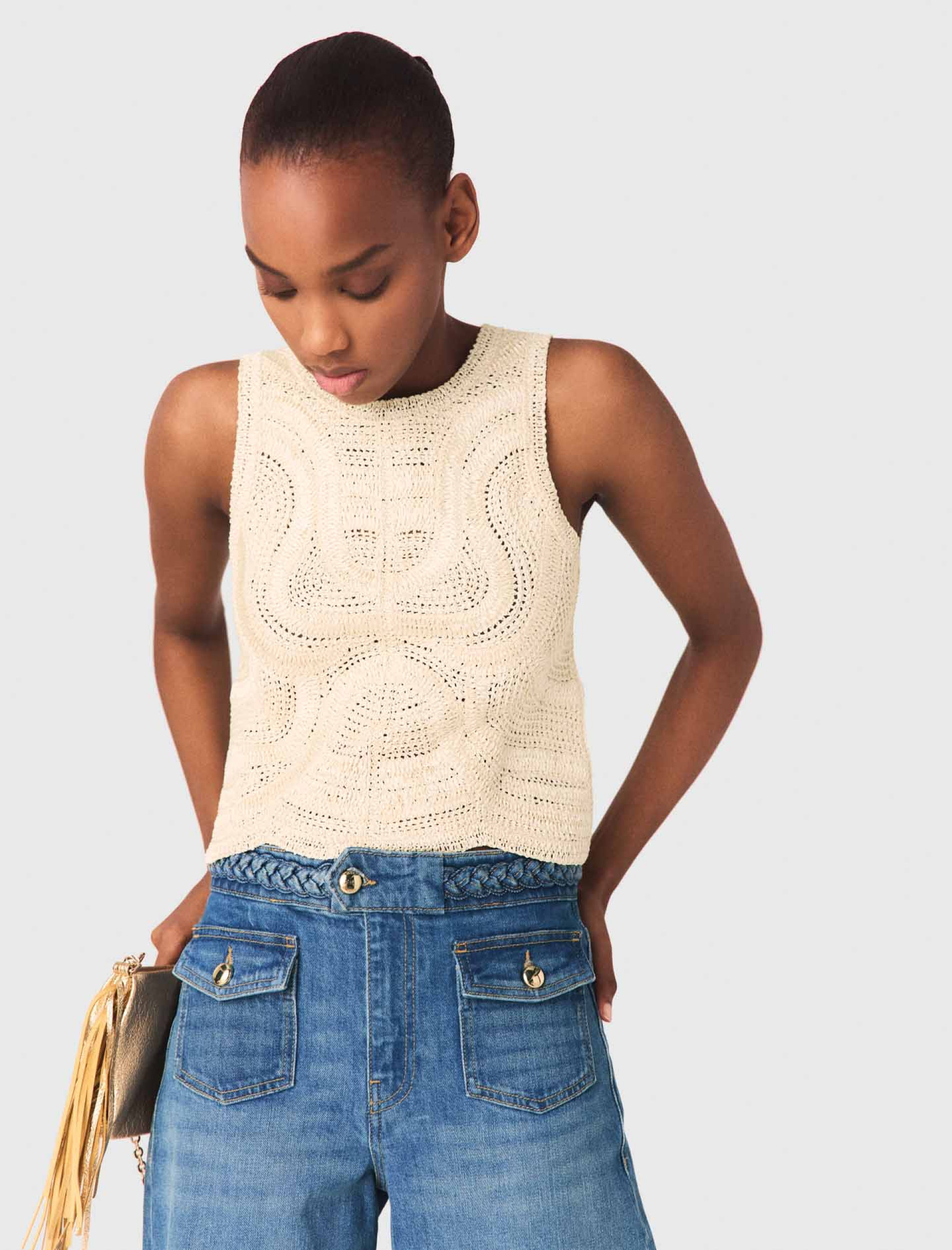 Женский бежевый вязаный топ в технике кроше Женский бежевый вязаный топ в технике кроше