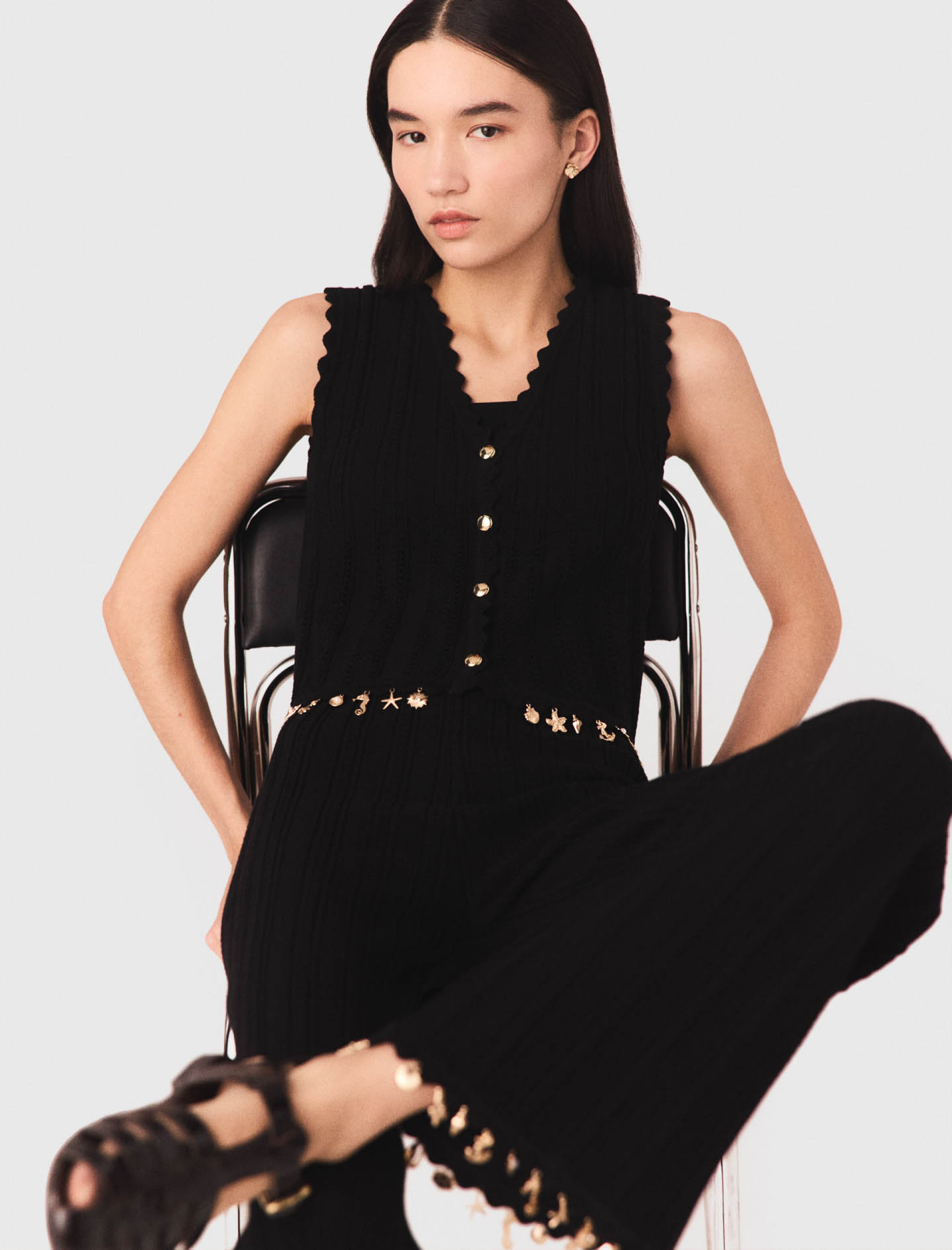 Женский черный вязаный жилет с подвесками Женский черный вязаный жилет с подвесками