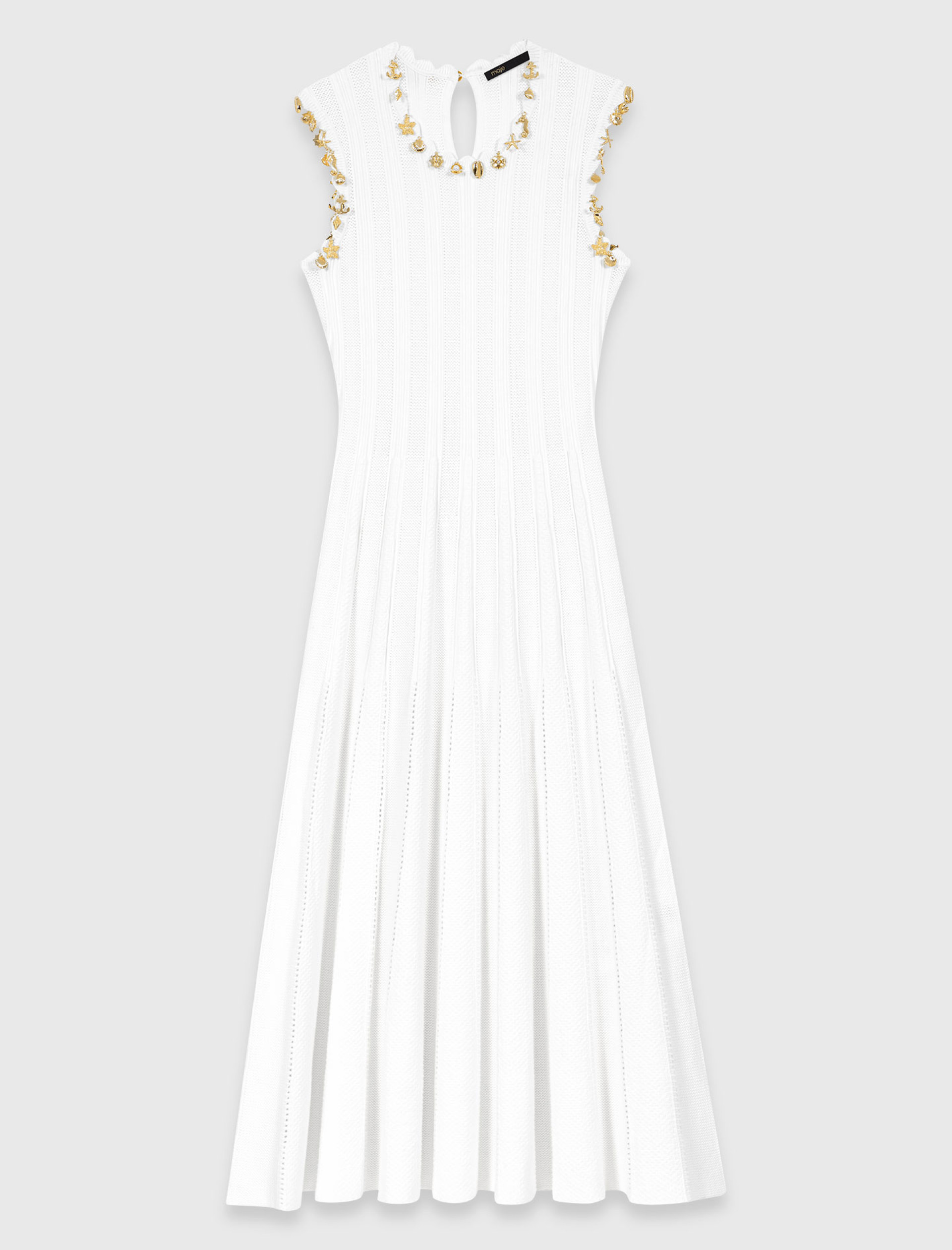 Жіноча в'язана сукня з золотистими підвісками