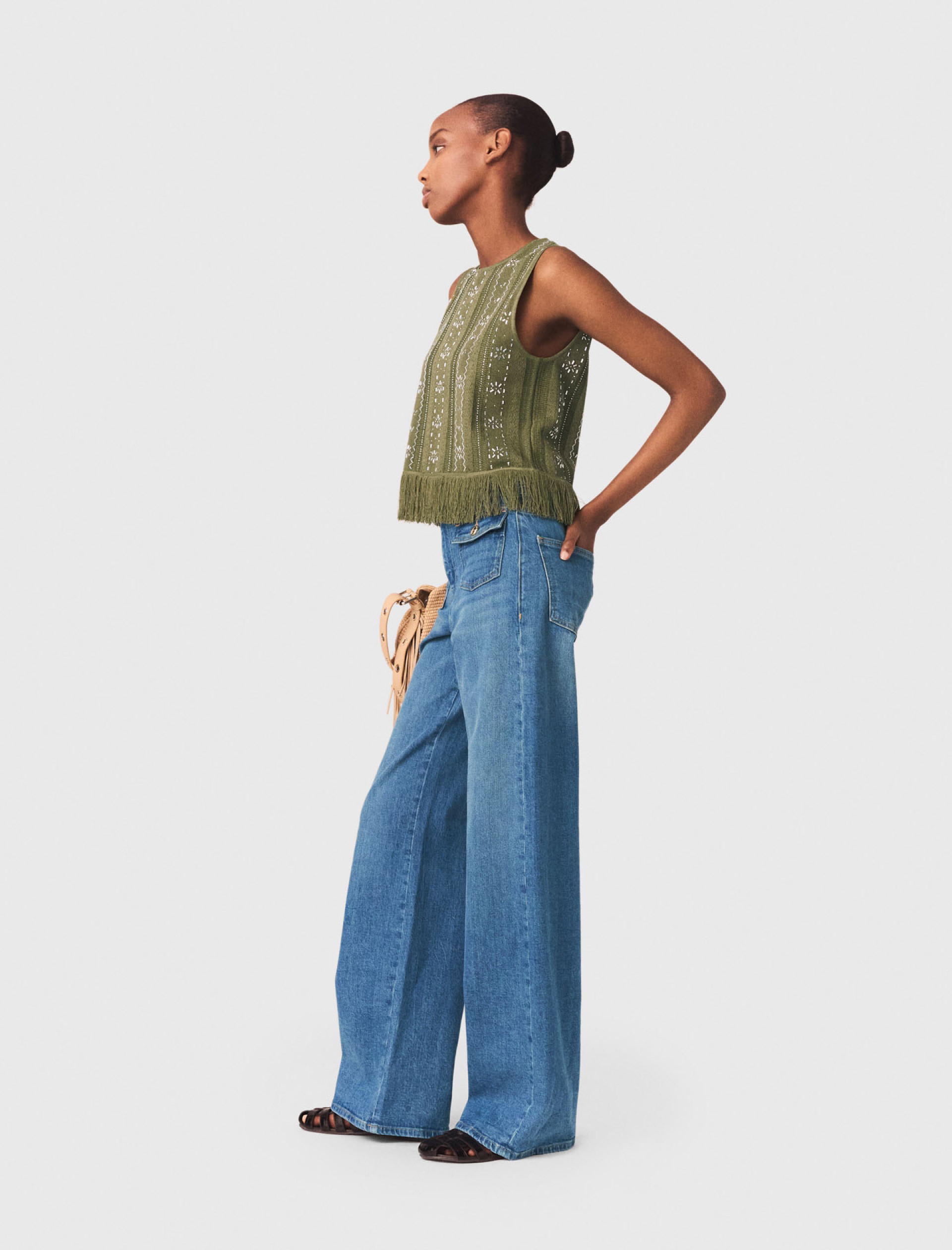 Женский топ со стразами и бахромой