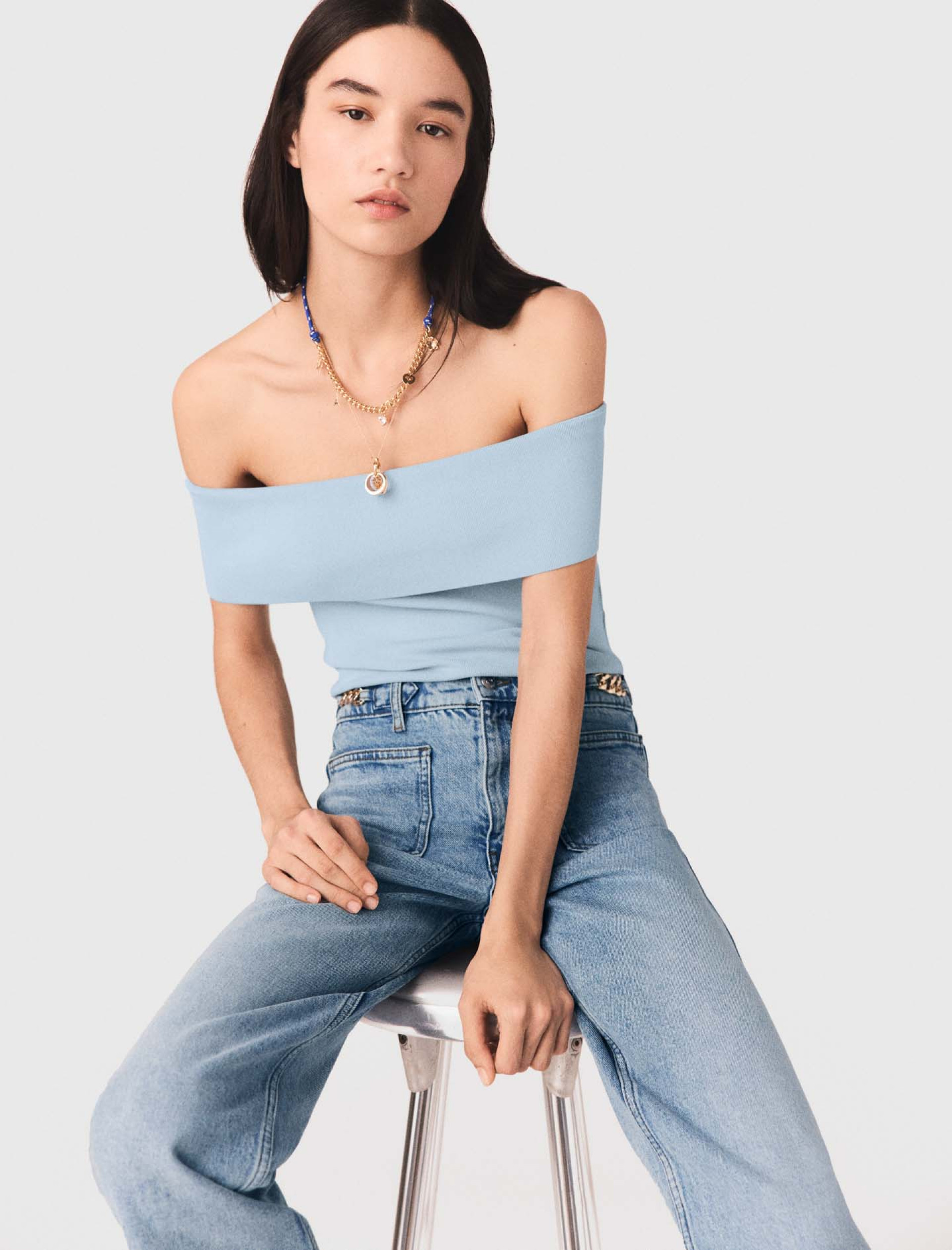 Жіночий в'язаний топ з вирізом 