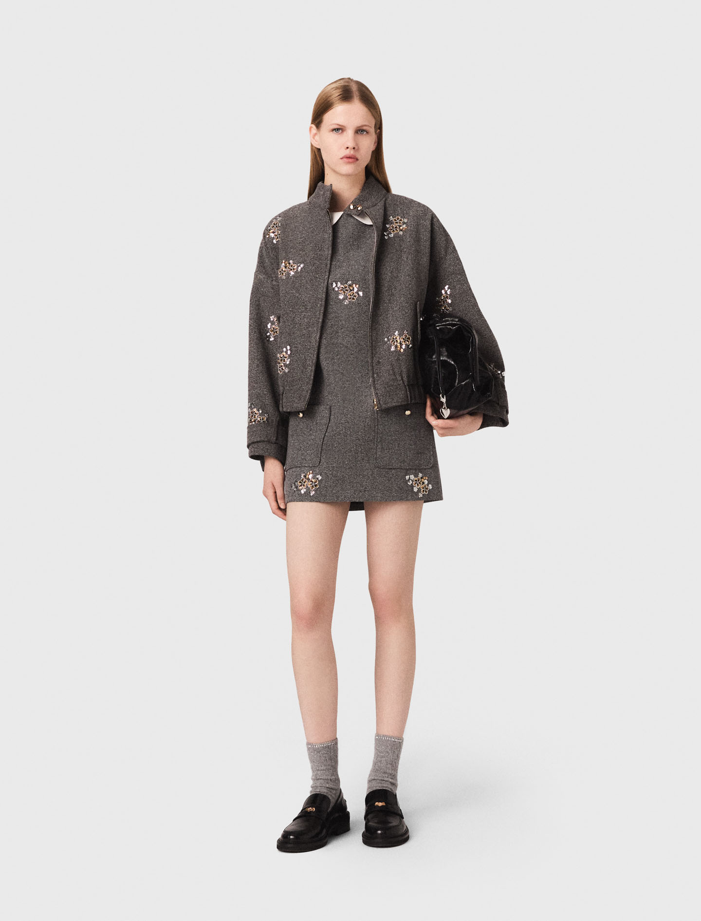 Женская серая куртка-бомбер с вышивкой