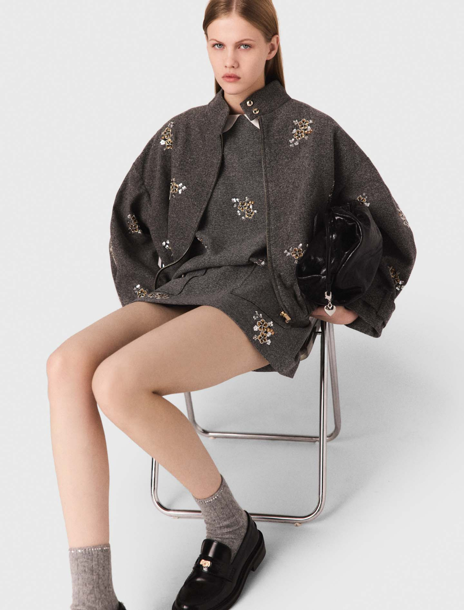 Женская серая куртка-бомбер с вышивкой