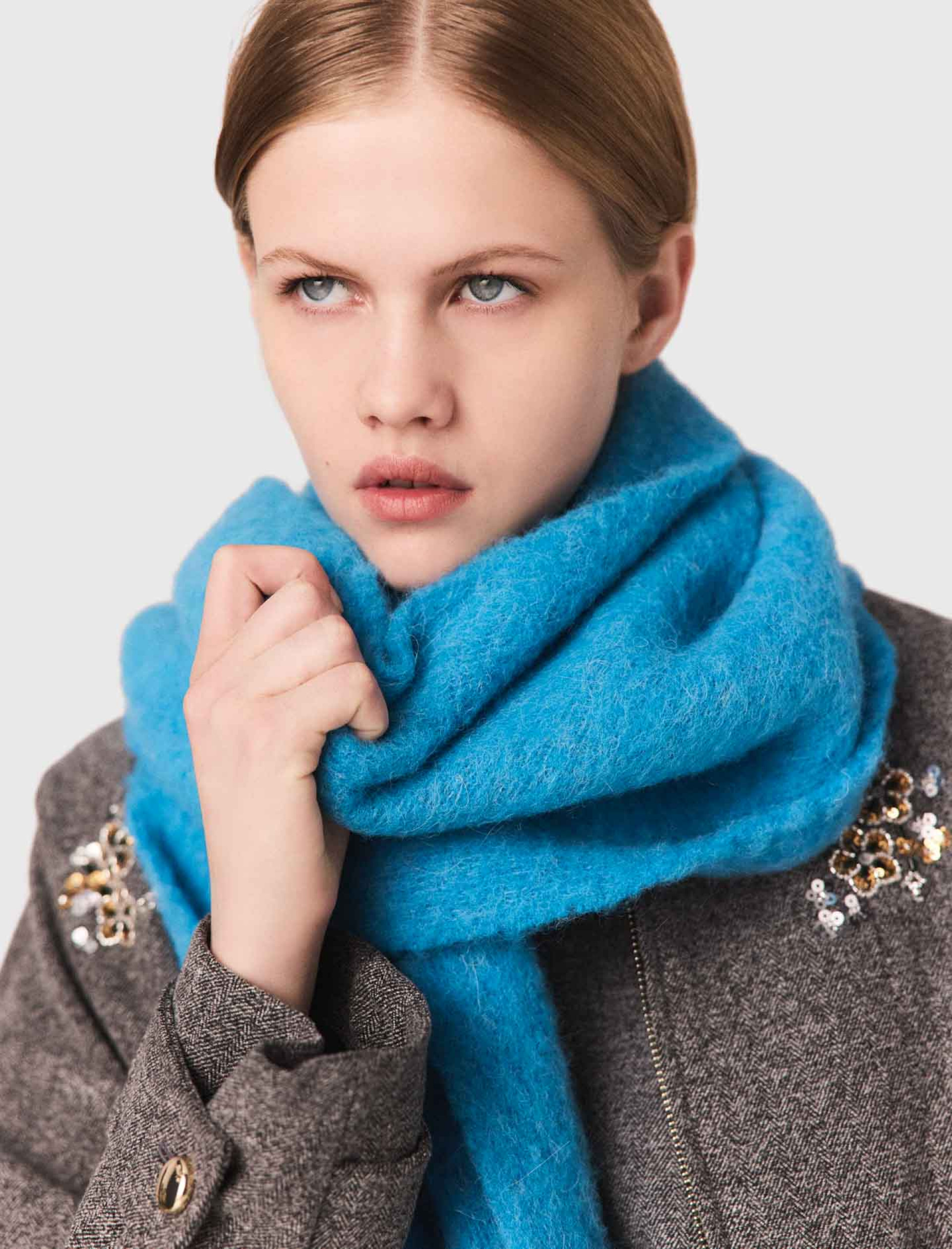 Женская серая куртка-бомбер с вышивкой