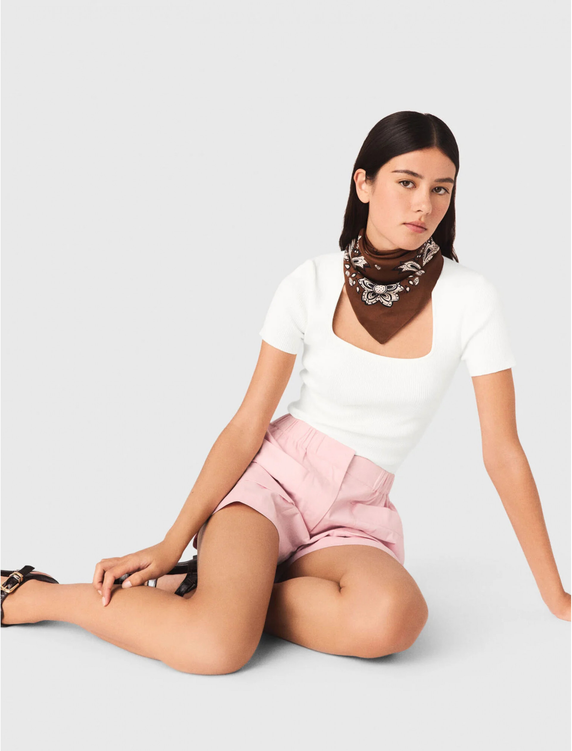 Женский белый топ с квадратным вырезом