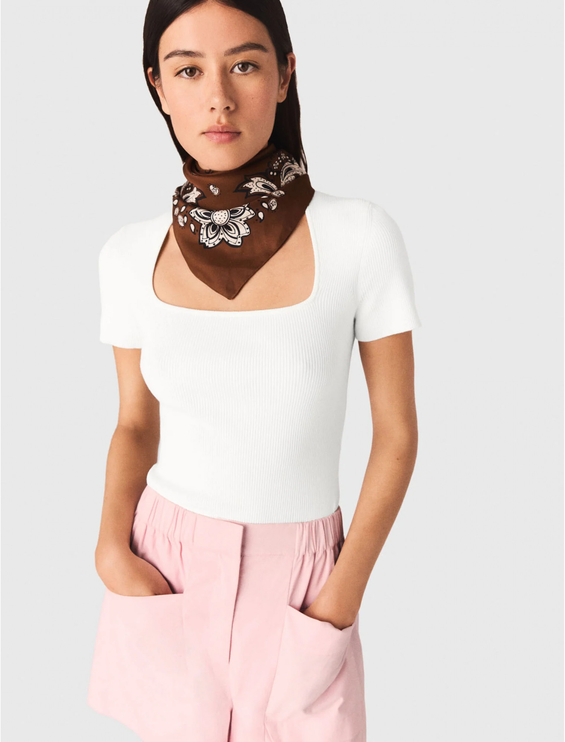 Женский белый топ с квадратным вырезом