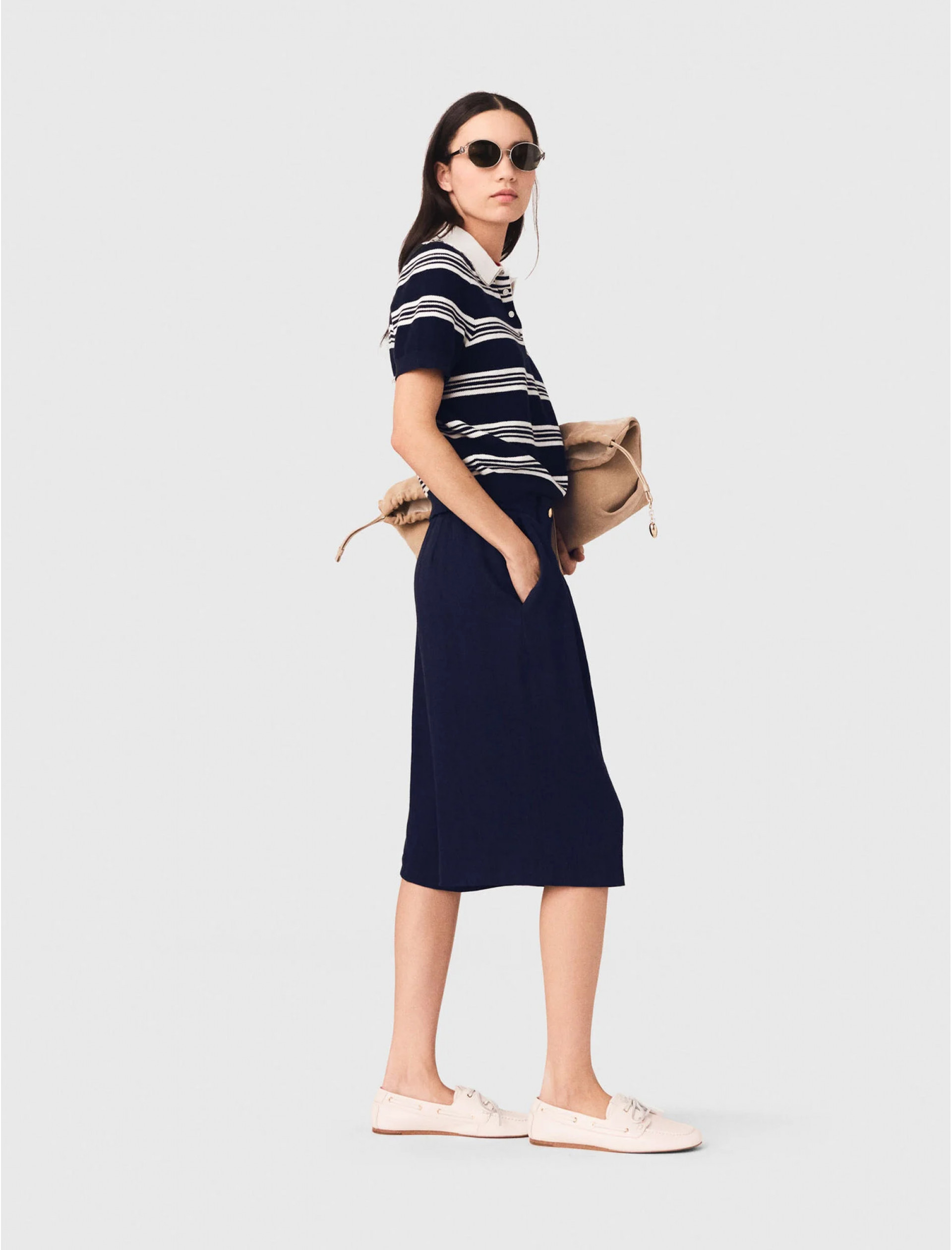 Жіноче смугасте поло зі стразами на комірі Жіноче смугасте поло зі стразами на комірі