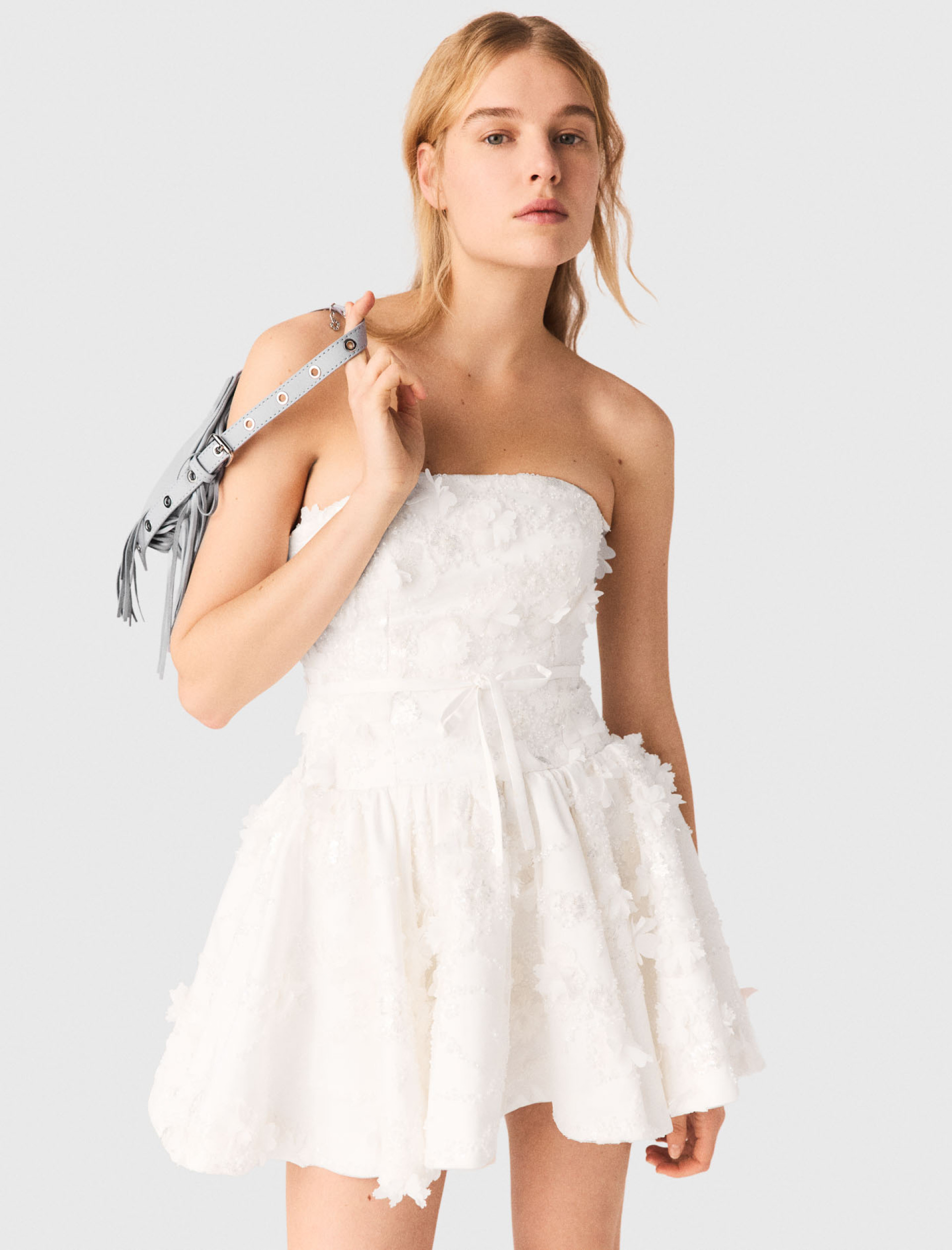 Жіноча коротка вишита сукня без бретелей Жіноча коротка вишита сукня без бретелей