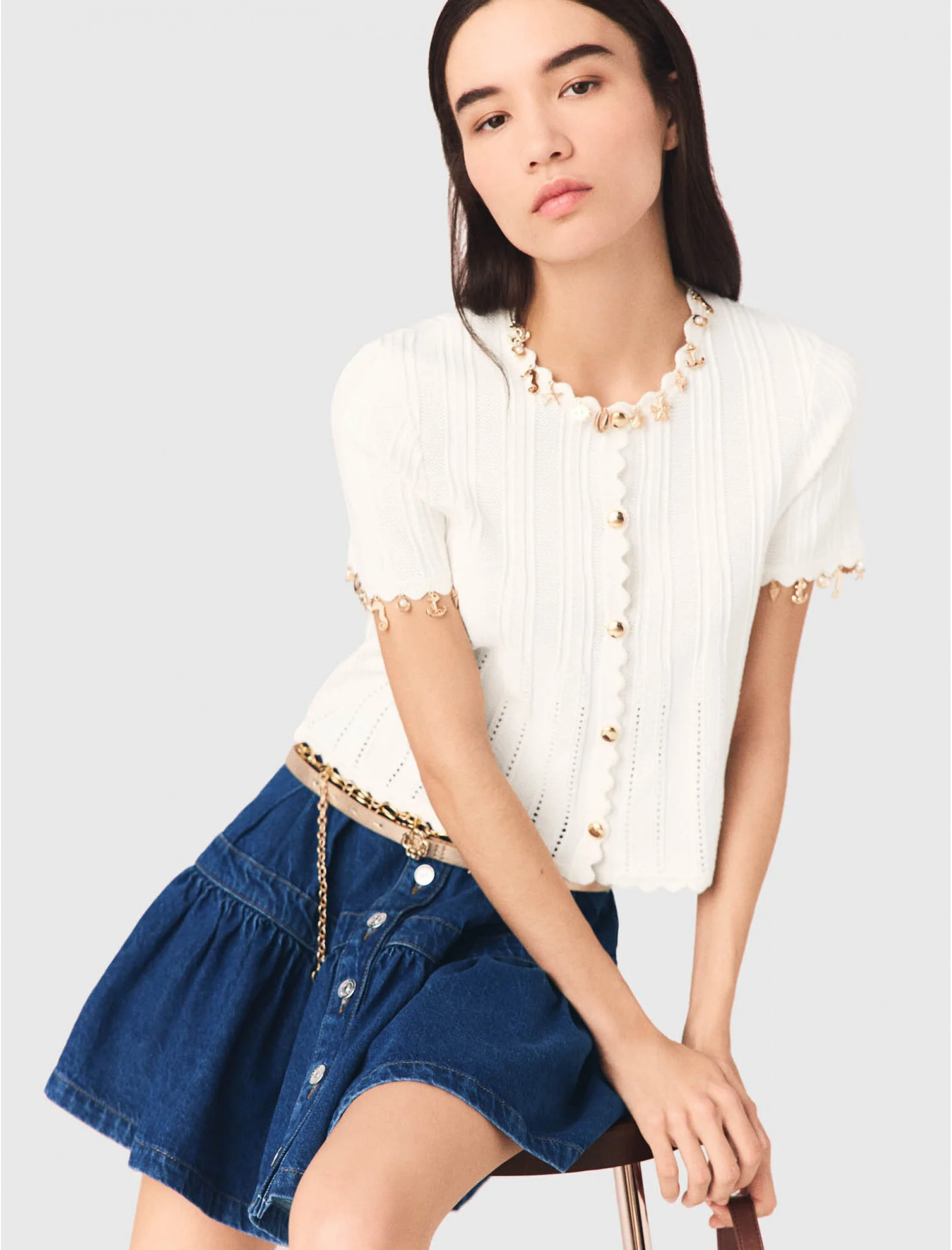 Женский белый кардиган с подвесками