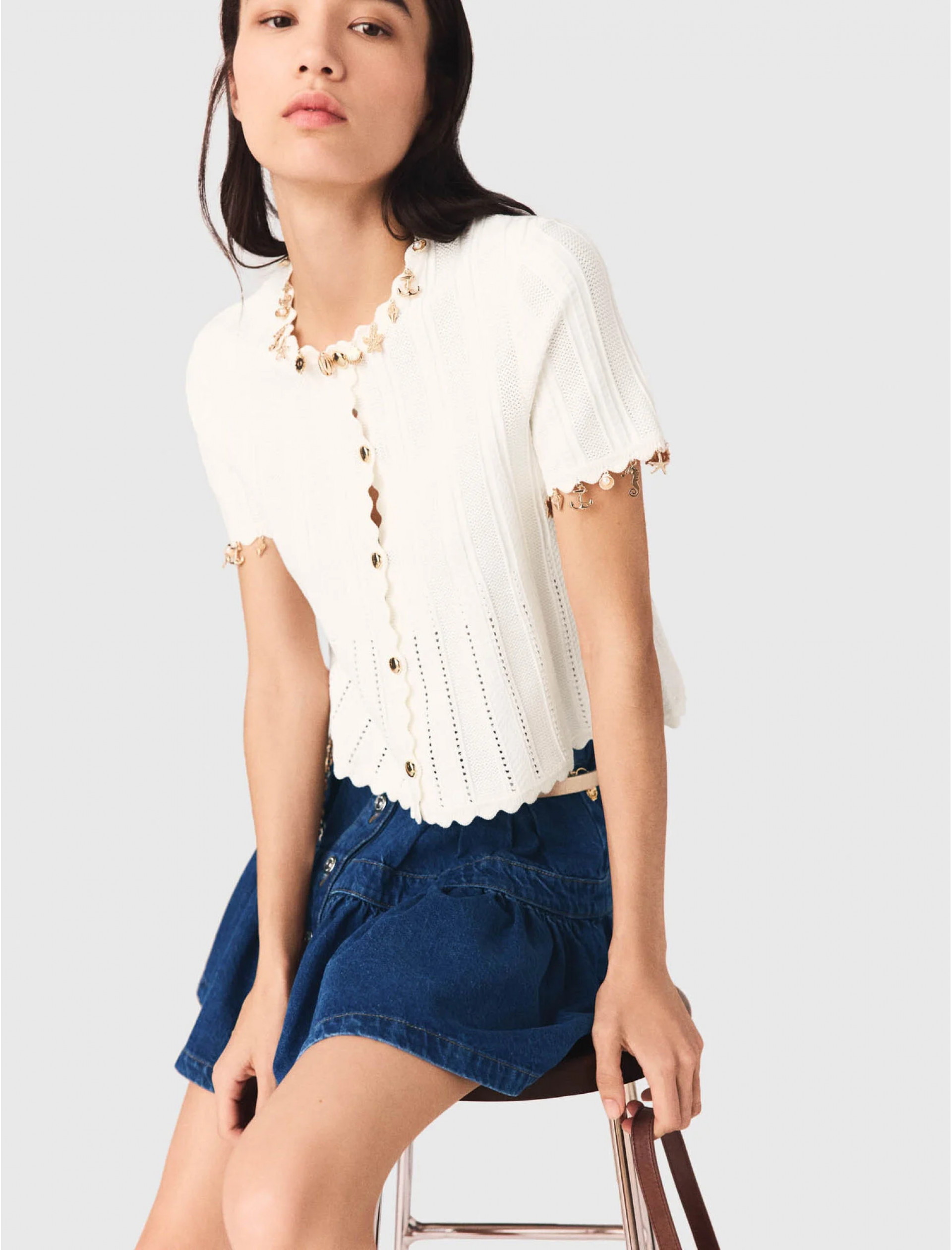 Женский белый кардиган с подвесками