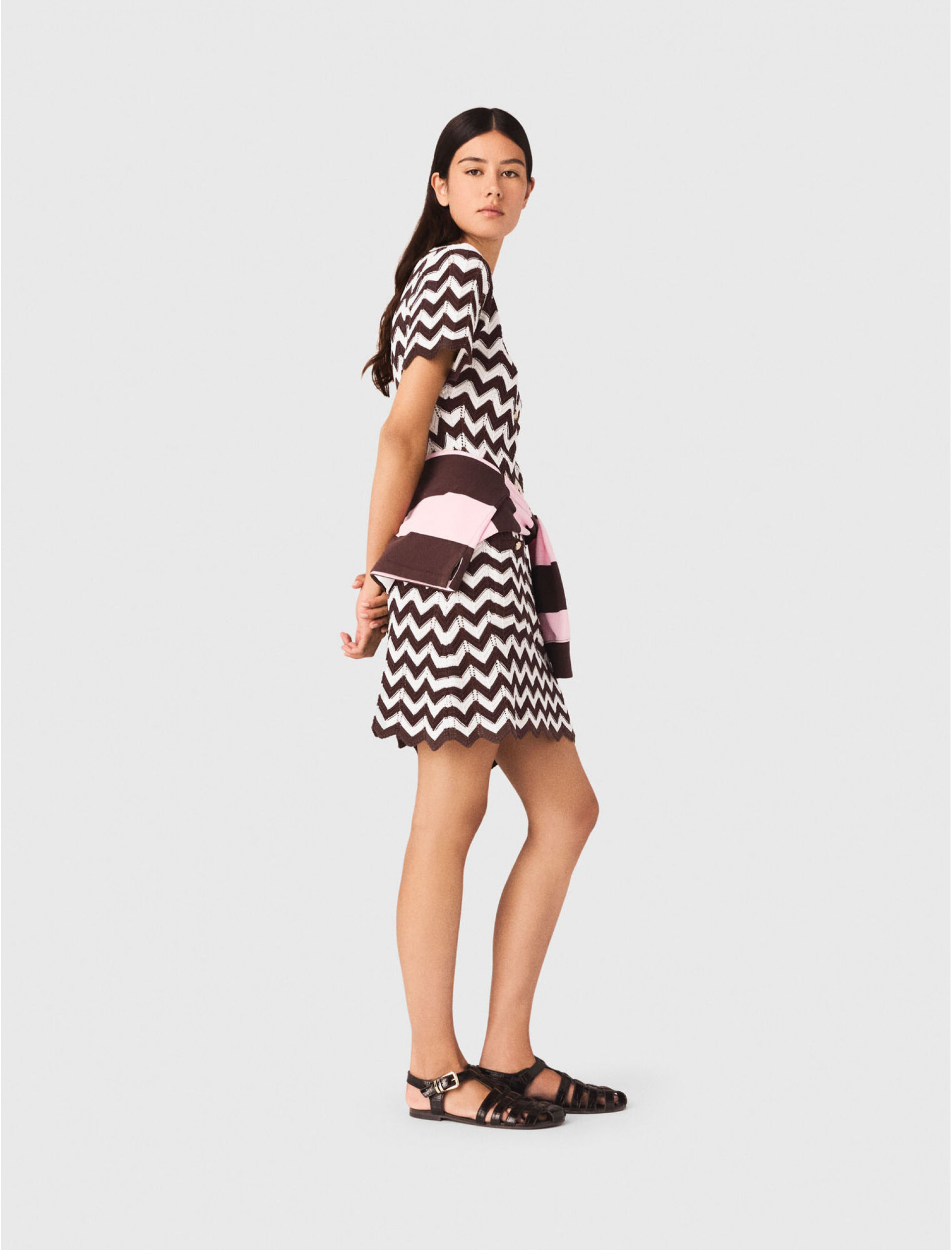 Жіноча в'язана сукня із зигзагоподібним візерунком