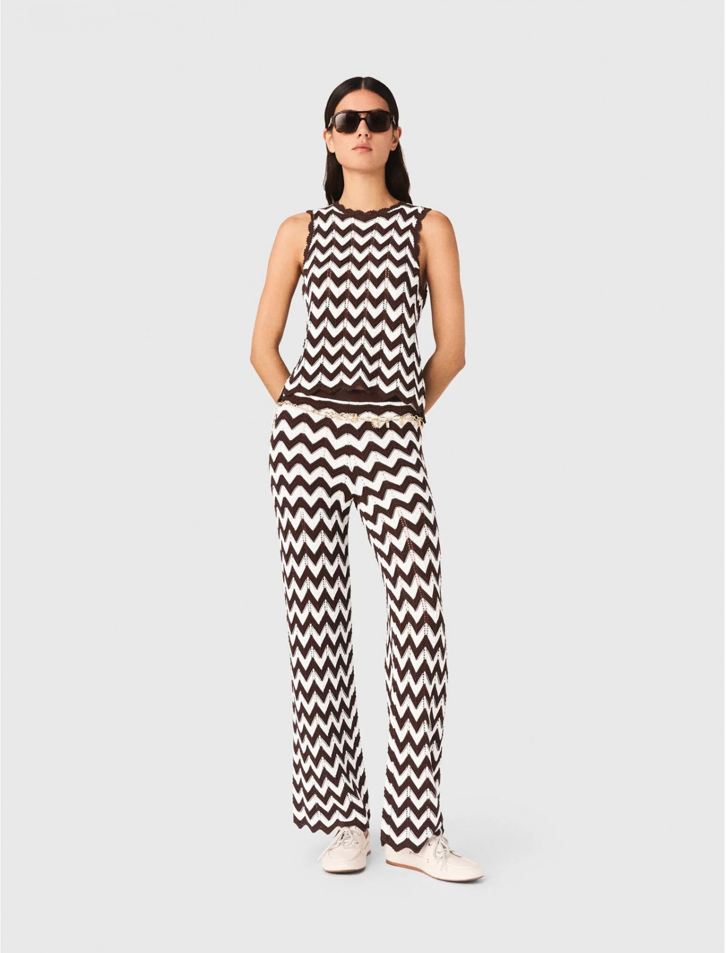 Жіночий в'язаний топ із зигзагоподібним візерунком