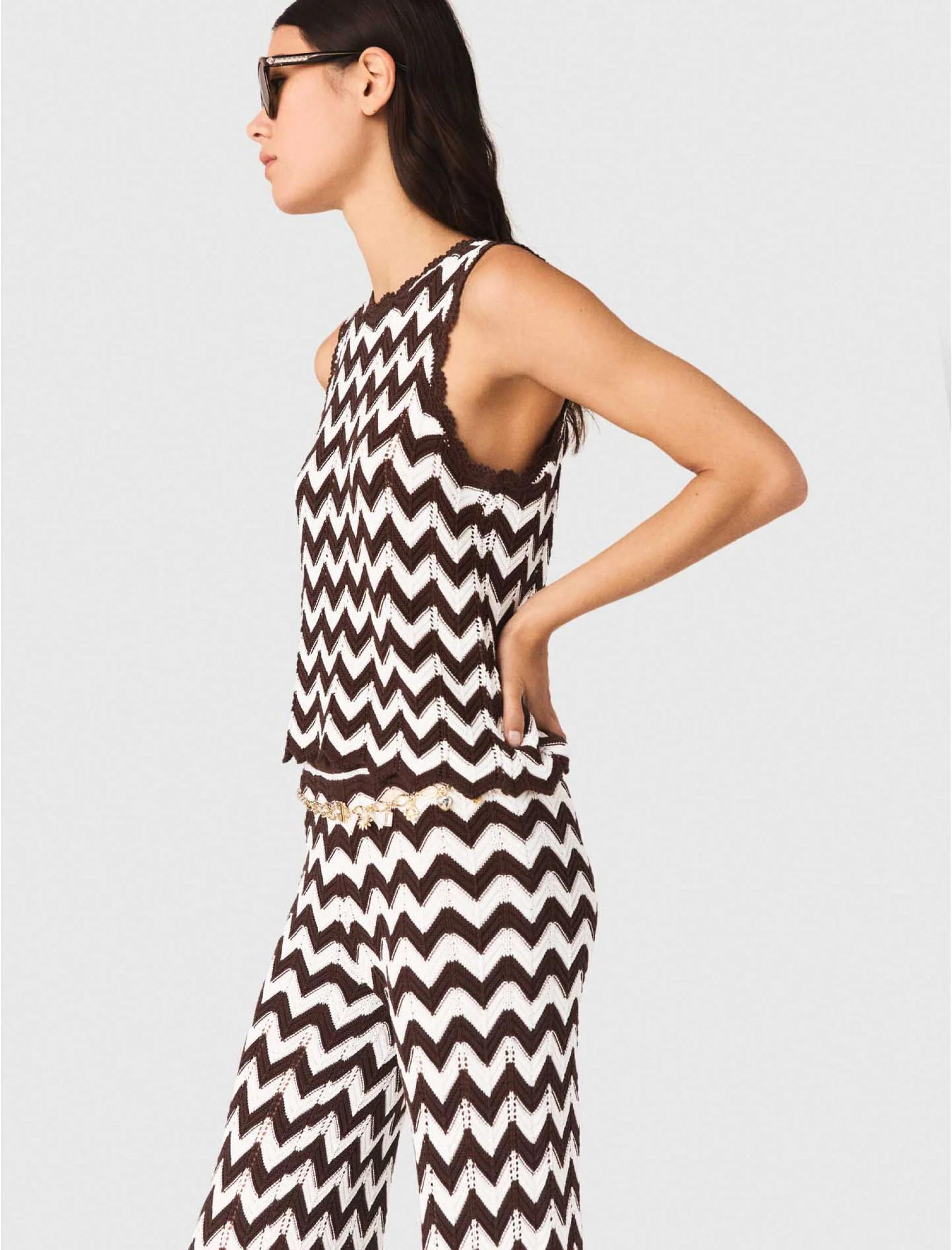 Жіночий в'язаний топ із зигзагоподібним візерунком Жіночий в'язаний топ із зигзагоподібним візерунком