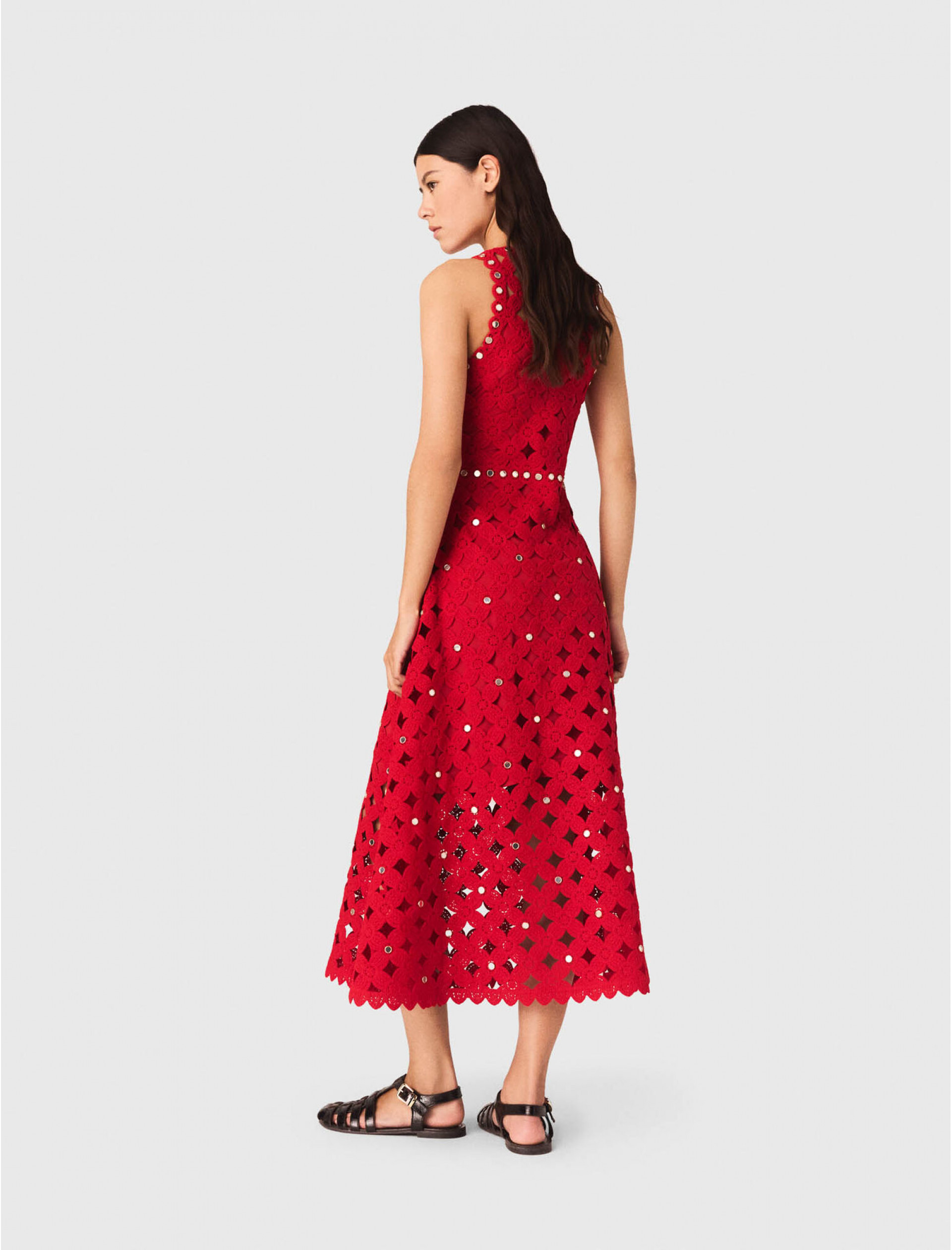 Женское красное вязаное платье с зеркальцами