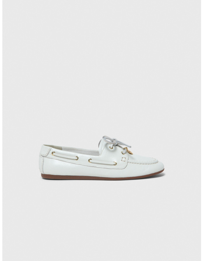 Жіночі білі мокасини зі шнурівкою