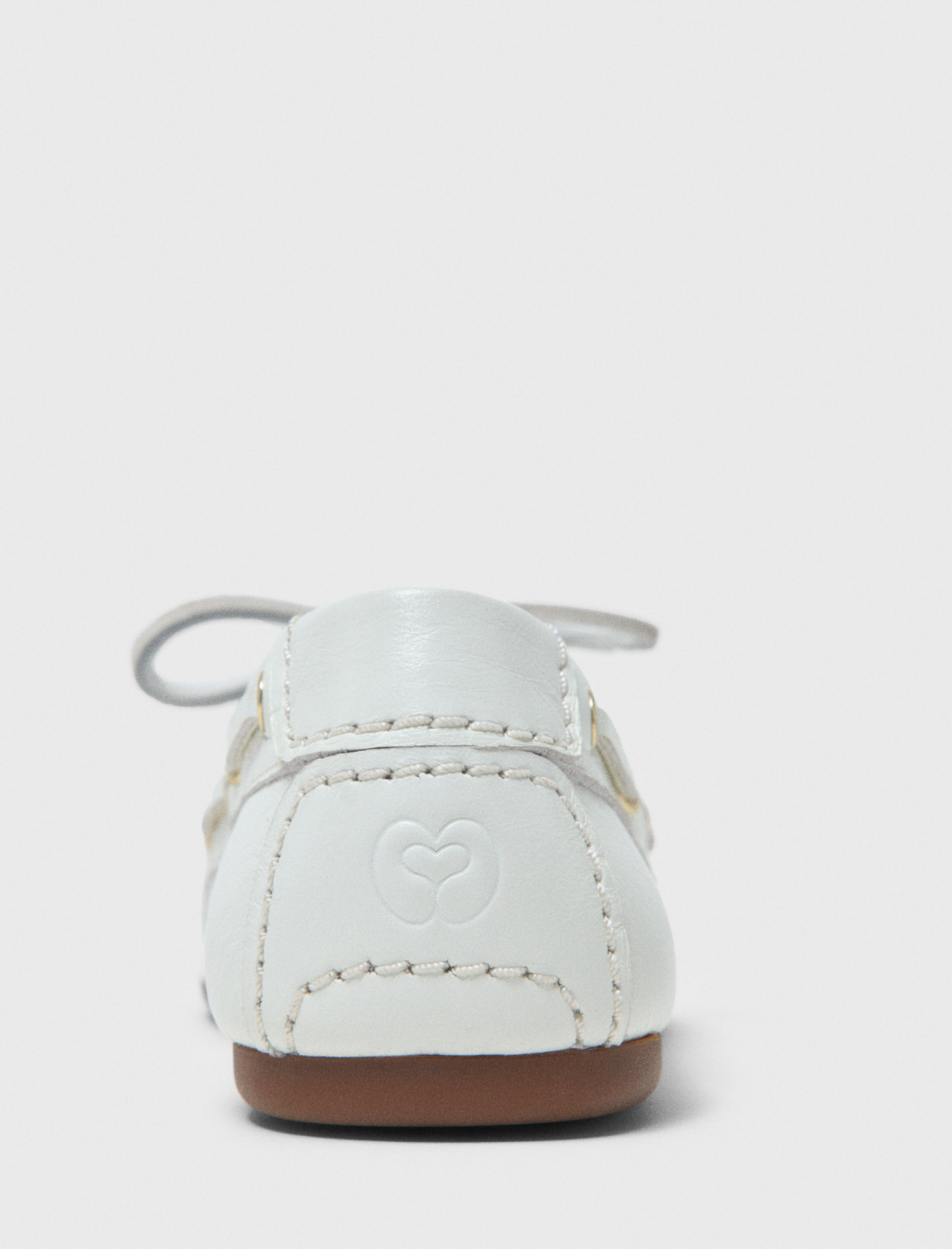 Женские белые мокасины со шнуровкой Женские белые мокасины со шнуровкой