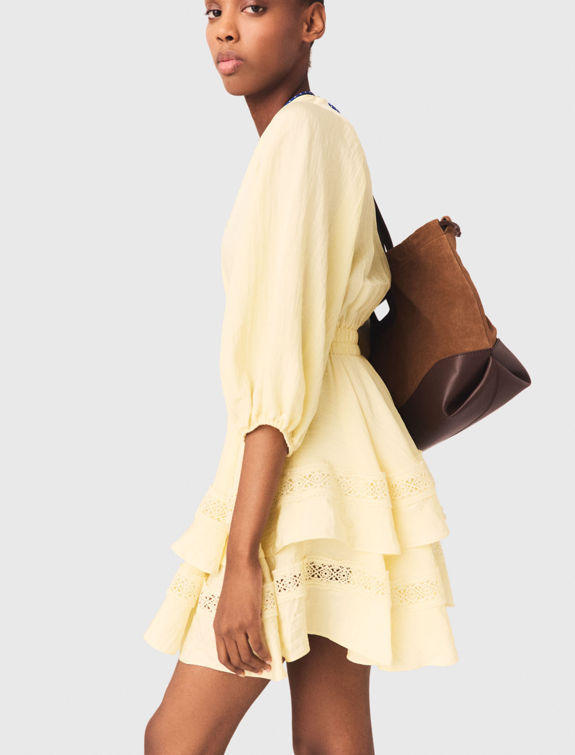 Жіноча коротка сукня з оборками Жіноча коротка сукня з оборками