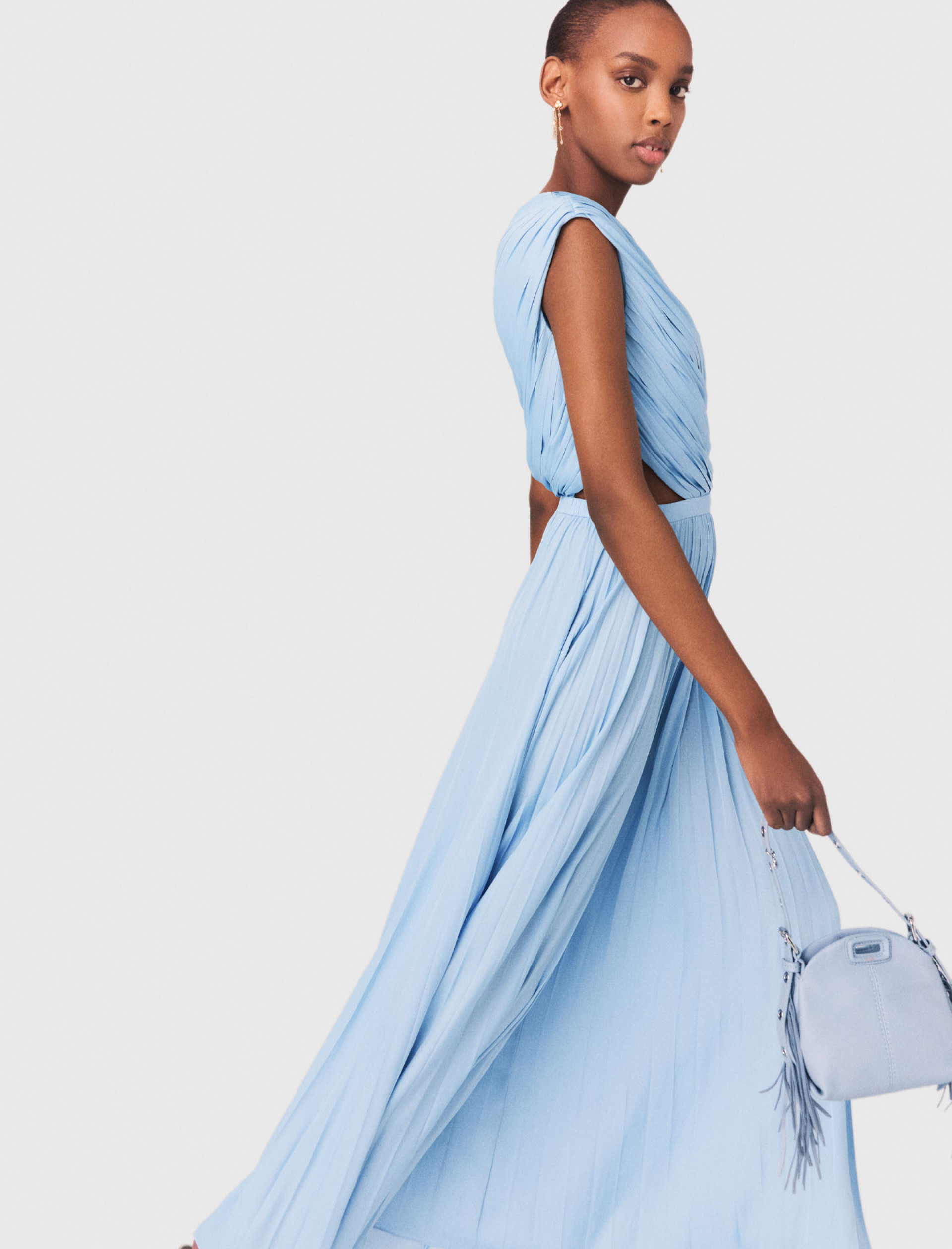 Женское голубое асимметричное плиссированное макси-платье