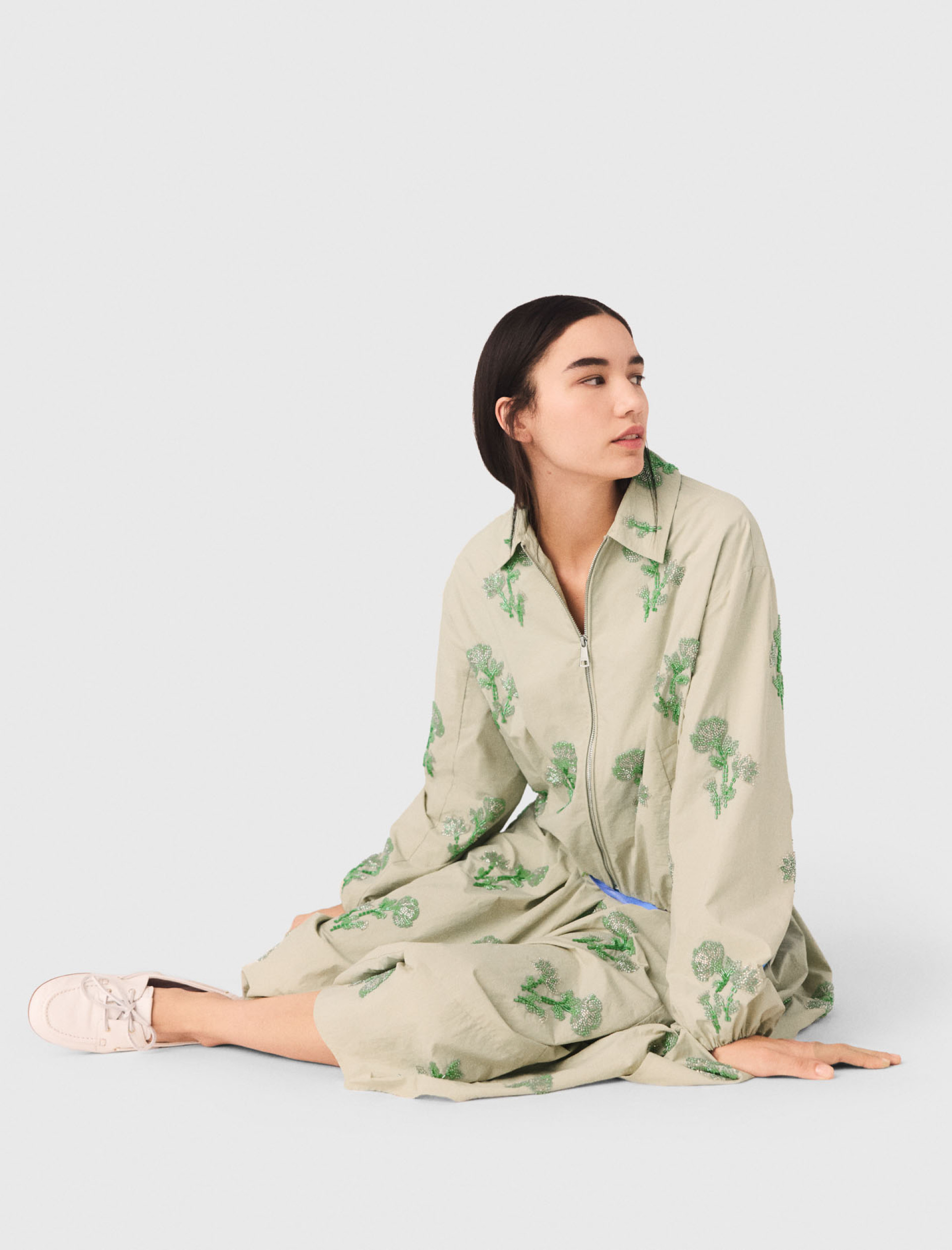 Жіночий бомбер з технічної тканини з вишивкою