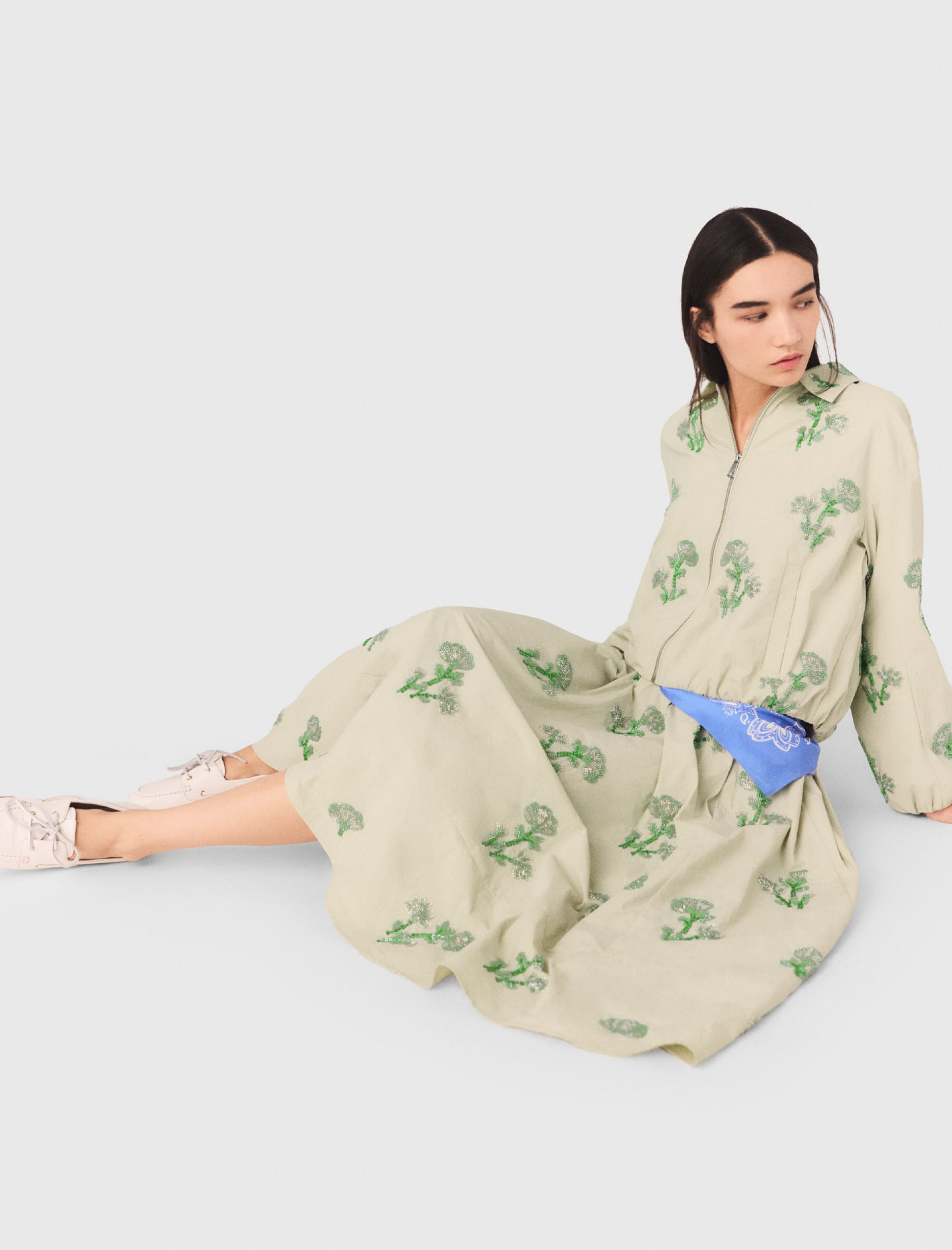 Жіночий бомбер з технічної тканини з вишивкою