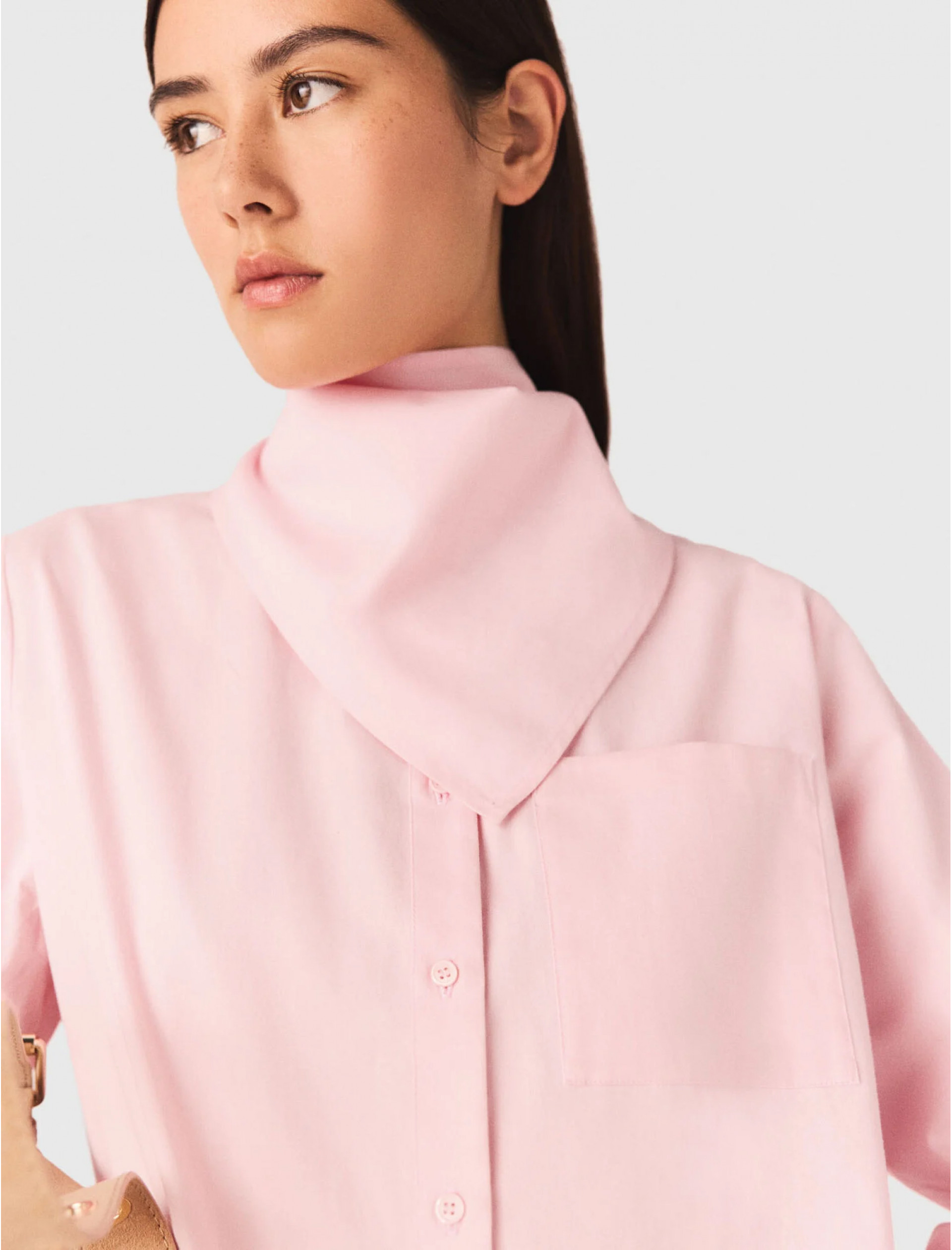 Жіноча рожева сорочка зі з'ємним шарфом