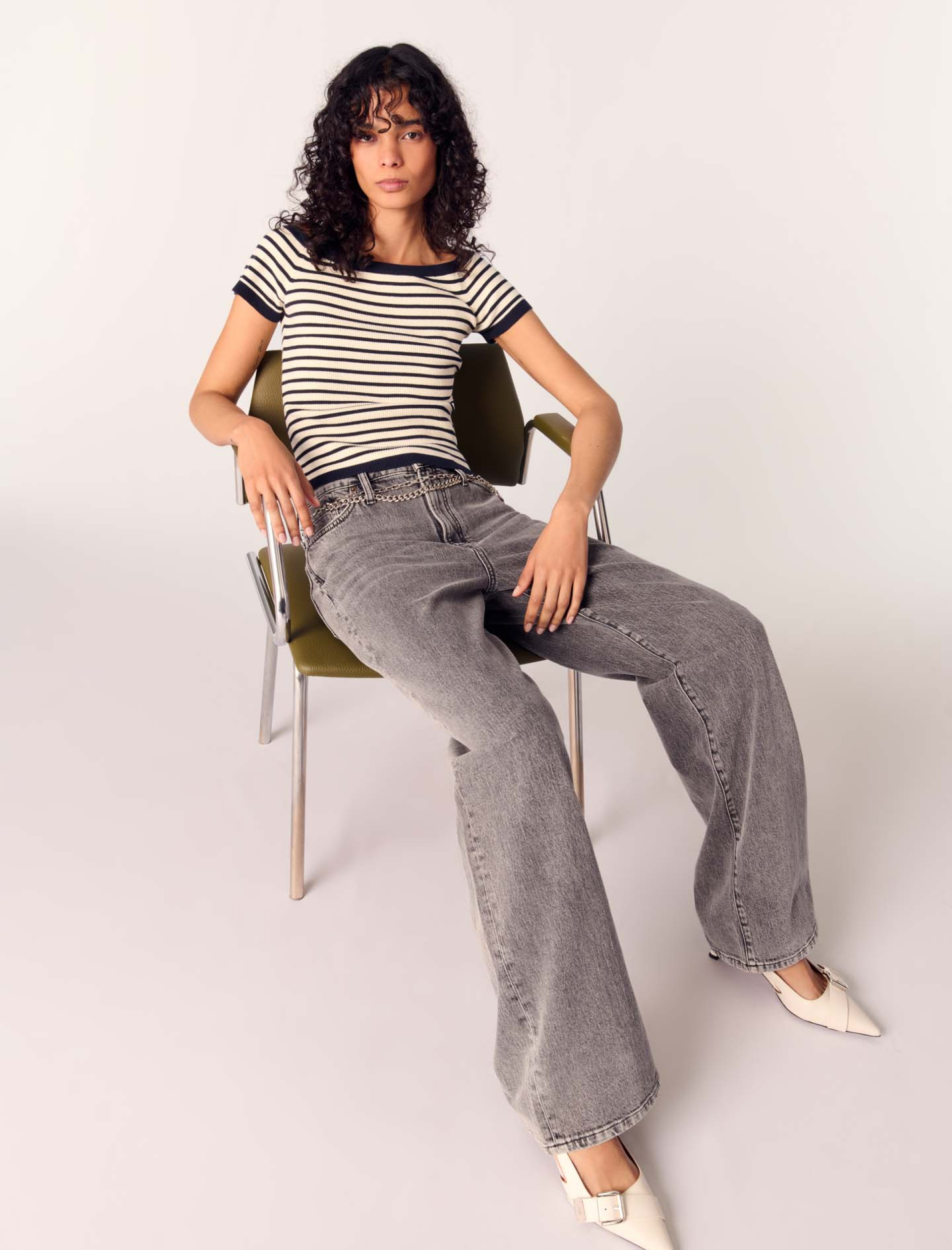 Жіночі широкі джинси з акцентним ременем