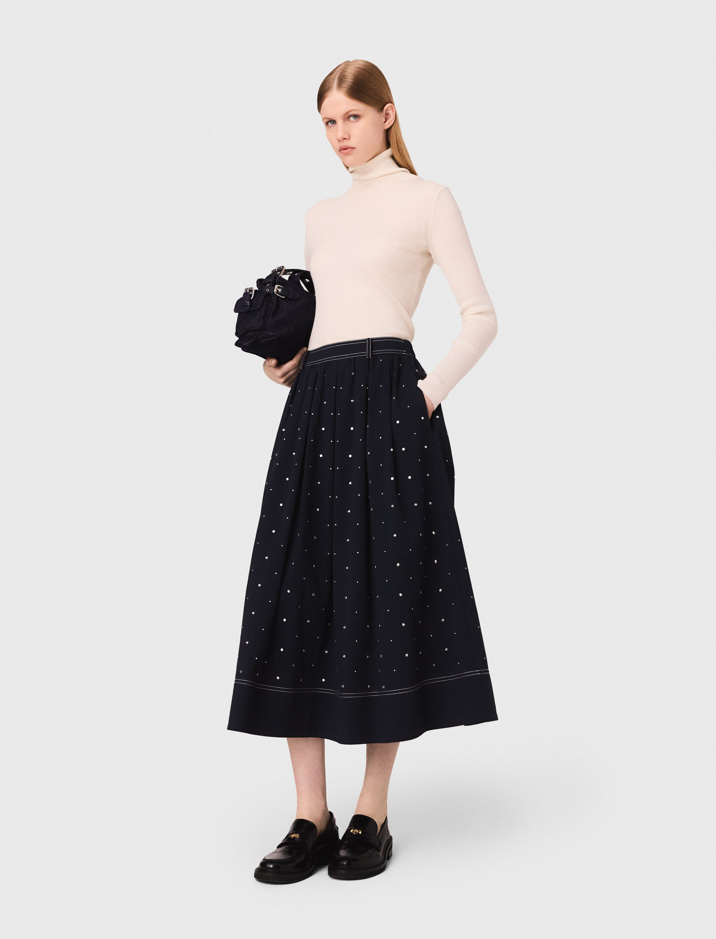 Жіноча молочна водолазка з вовни