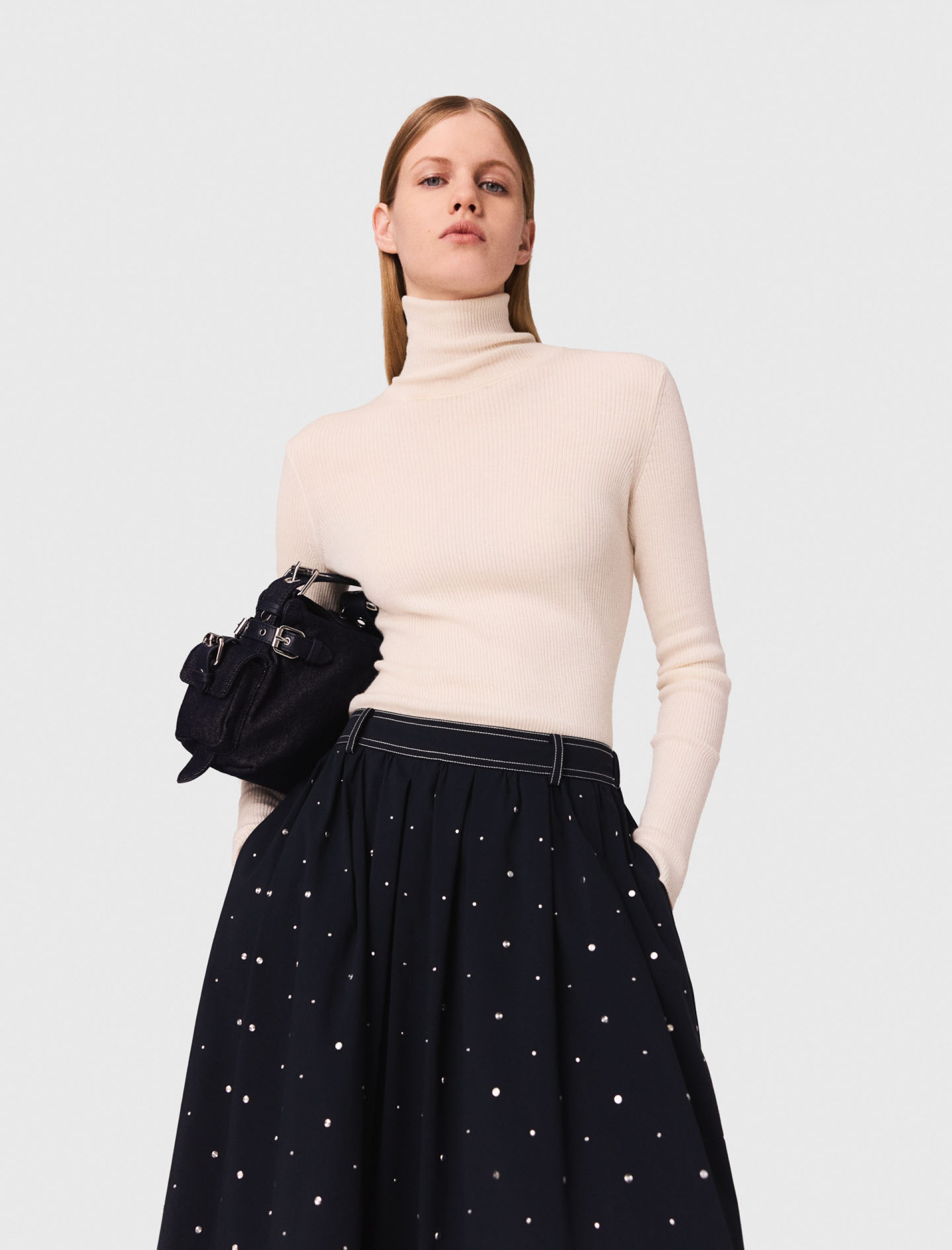 Жіноча молочна водолазка з вовни Жіноча молочна водолазка з вовни