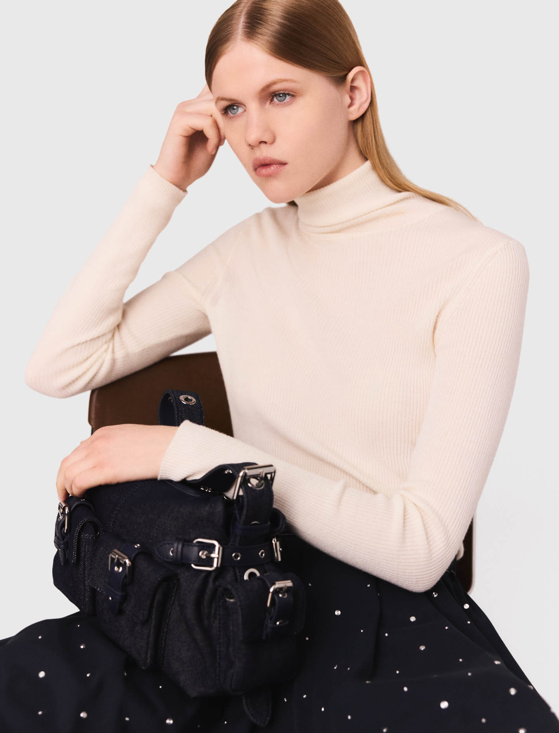 Жіноча молочна водолазка з вовни Жіноча молочна водолазка з вовни