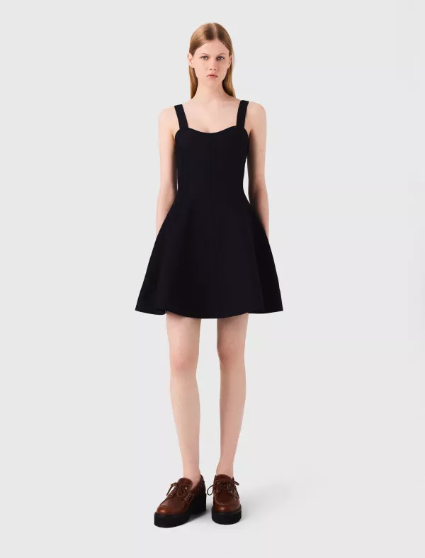 Жіноча коротка в'язана сукня